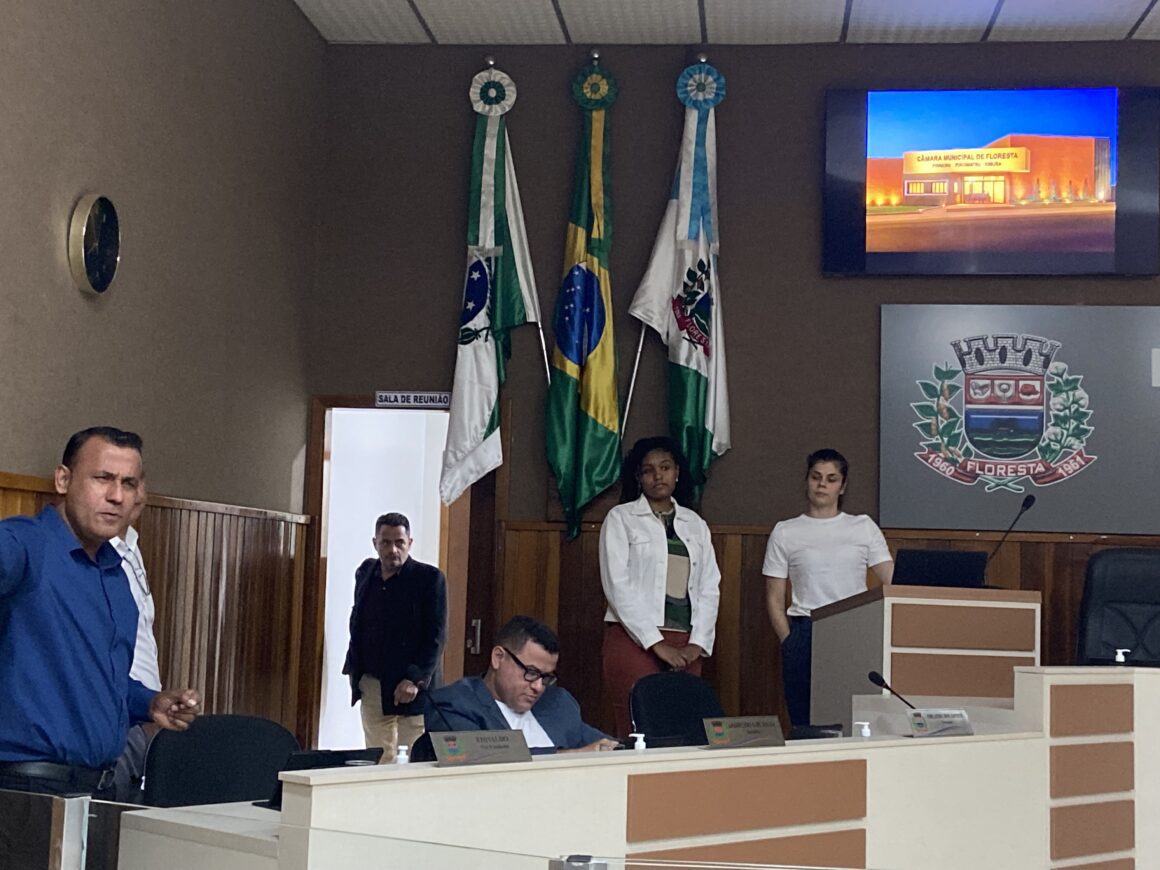 Floresta: Enquanto vereadores estudam ampliação e melhorias na Câmara, sede da Prefeitura segue ao modelo “mausoléu”