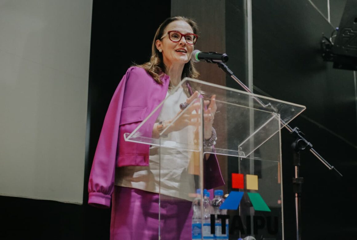 WhatsApp Image 2025-10-24 at 15.37.15 Mulheres em Movimento reconhece contribuição feminina nos espaços de poder