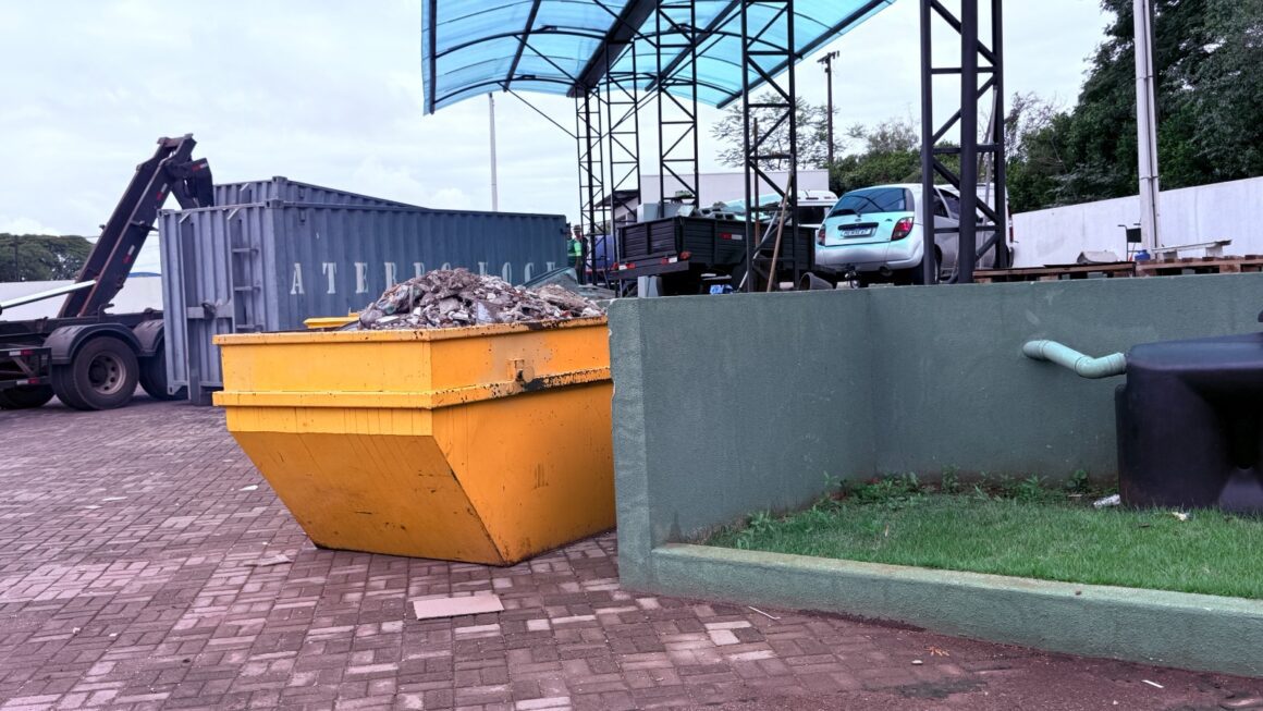 WhatsApp Image 2025-10-27 at 13.59.45 Ponto de Entrega Voluntária (PEV) de Campo Mourão facilita o descarte correto de resíduos e contribui para uma cidade mais limpa e sustentável