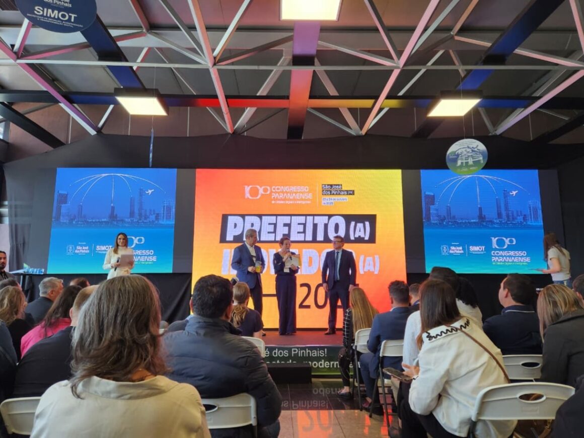 bbb Serviço de atendimento virtual na proteção à mulher da Prefeitura de Maringá é premiado em congresso de cidades inteligentes